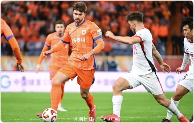 蓉城3-0终结对泰山三连败，刘洋送礼+染红，泰山遭赛季首败