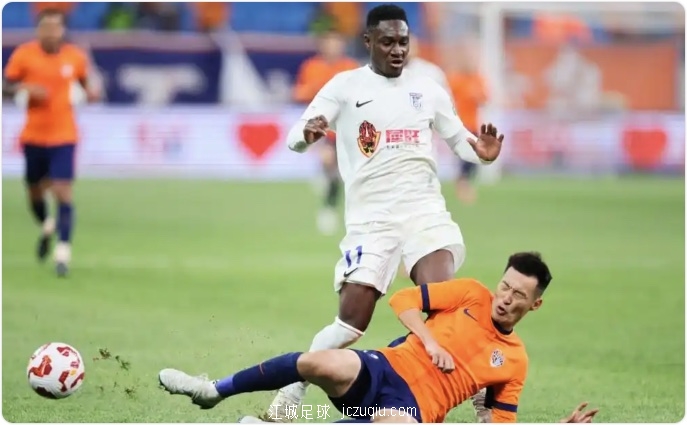 萨里奇世界波马莱莱错失点球绝杀 青岛海牛1-1大连英博 