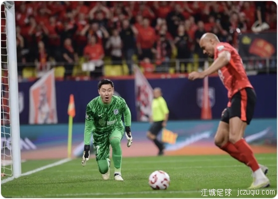 古尔芬克尔胡荷韬建功宋岳染红 成都2-0大连两连胜 