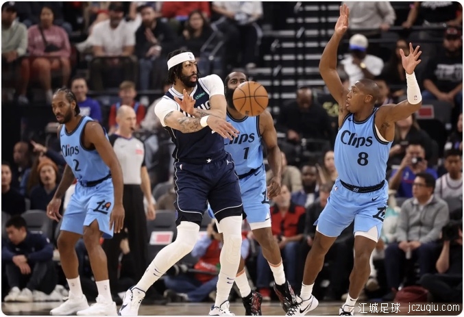 浓眉复出27+9哈登29+7+14 小卡29分快船胜独行侠 