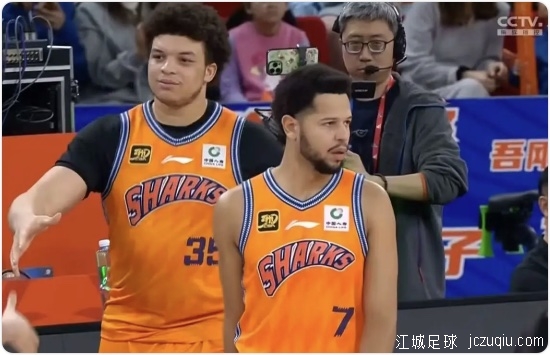 哈维史诗级超远三分压哨绝杀！胡明轩关键两罚全丢 上海逼平广东