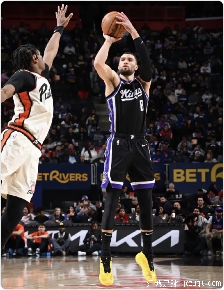 德罗赞37分 拉文43分 小萨三双 康宁汉姆35+5 国王力克活塞