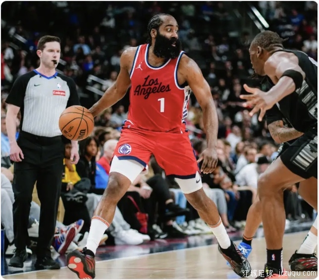 完胜！哈登21+12全队最高，保罗10中4湖人旧将24+20，西部第4易主 