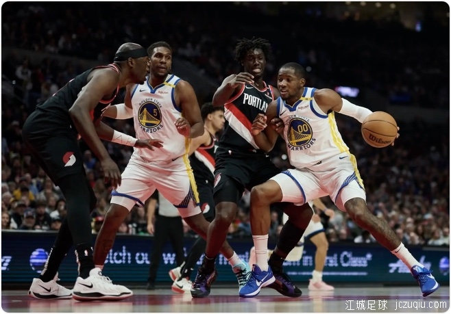 库里带伤14+5+5巴特勒24+7 勇士6人上双轻取开拓者 