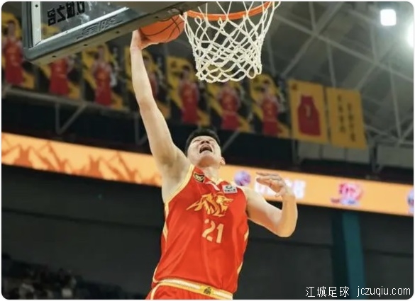 布朗31分刘维伟被驱逐 广厦轻取青岛总分1-0 