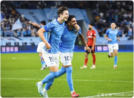 终结四连败！新鹏城3-1亚泰 加西亚&萨卡里亚破门37岁谭龙7轮5球