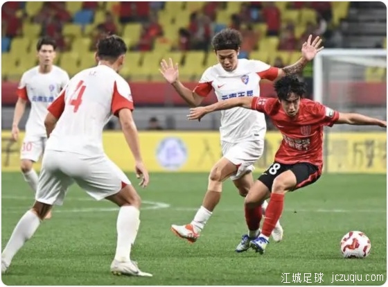 侯永永95分钟绝平！蓉城1-1玉昆 周定洋破门费利佩中框戴帽
