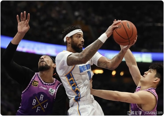 沈梓捷31分难救主 周琦曾凡博伤缺首钢险胜2-1北控 