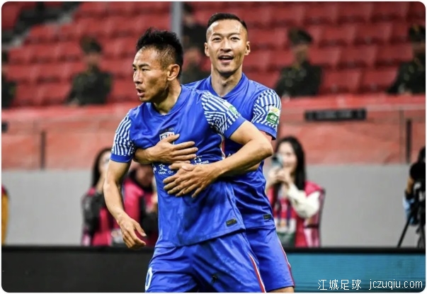 三镇两次破门被吹无效 申花2-0取3连胜继续领跑 