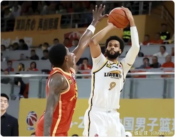 布朗30+9 广厦26分大胜辽宁总分2-0拿赛点