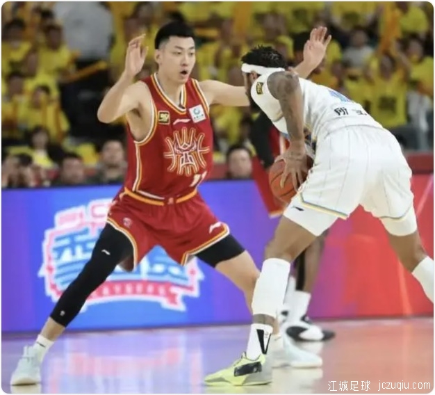 周琦15+6陈盈骏23分 曾凡博伤退北京2-0山西手握赛点