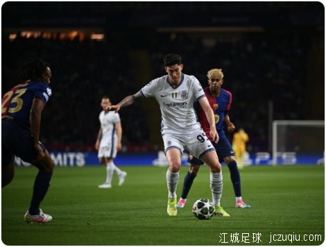 进球大战！巴萨首回合3-3国米 邓弗里斯2射1传 亚马尔费兰破门