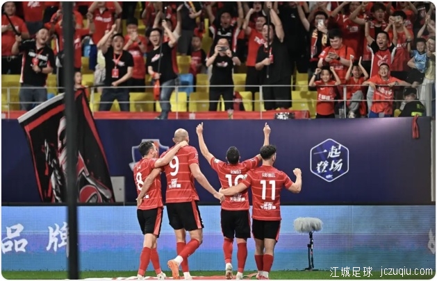 蓉城登顶！中超-罗慕洛破门 申花3中门框0-1成都遭首败