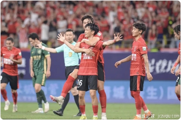 继续领跑！中超-杨明洋破僵韦世豪4轮3球 蓉城2-1浙江夺4连胜