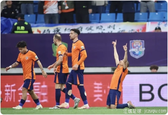 榜尾大战！中超-席尔瓦2射1传 海牛3-0亚泰获赛季首胜 