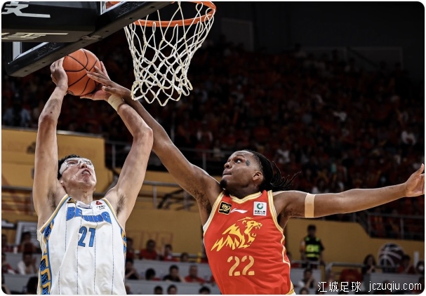 孙铭徽28+9 胡金秋21+5 周琦13+10 广厦力克北京扳成1-1