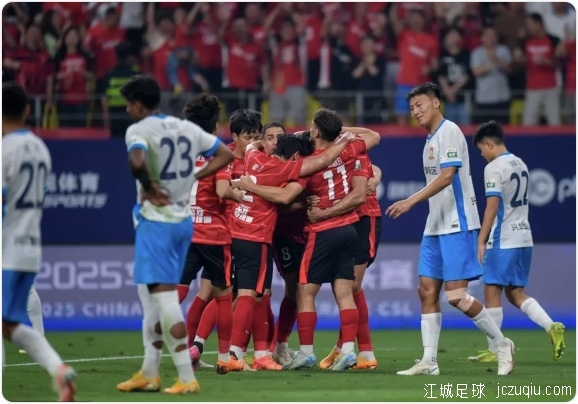 费利佩破僵阿齐兹扳平 10人蓉城1-1西海岸 