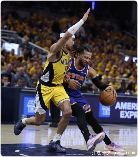 哈利伯顿32+15+12 步行者再胜尼克斯总分3-1