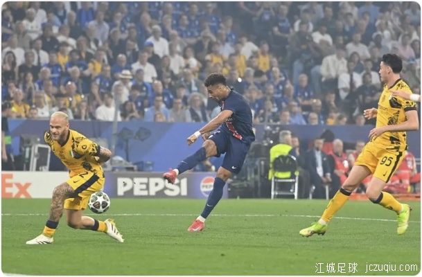 杜埃两射一传登贝莱助攻双响 巴黎5-0国米首夺冠 