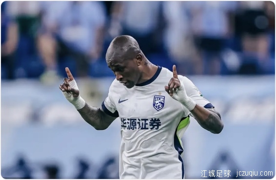 帕拉西奥斯造2球图多列点射 三镇2-1逆转胜新鹏城 