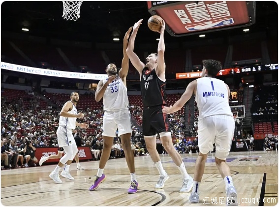 杨瀚森10+5+4+3吕佩尔23+9 开拓者胜勇士迎夏联开门红