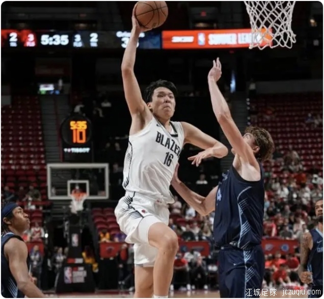 杨瀚森背靠背10+5+5失误 夏联次战开拓者遭灰熊逆转