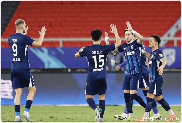中超-恩戈姆传射 梅州2-1三镇获近12轮首胜 