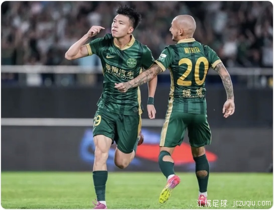 4轮首胜！中超-王钰栋传射 国安连扳3球4-3逆转十人浙江 