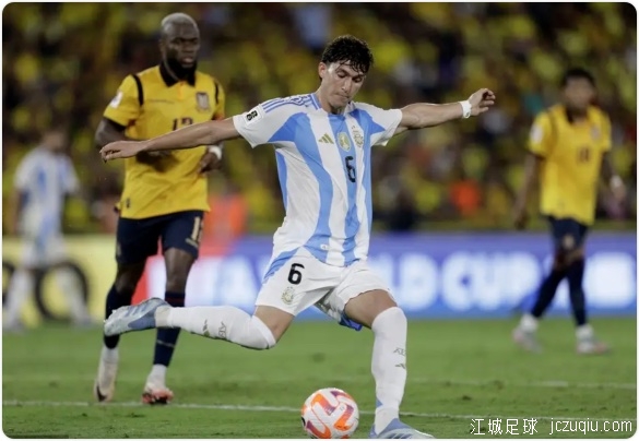 头名收官！世预赛-梅西缺阵两队各罚下1人 阿根廷0-1厄瓜多尔 