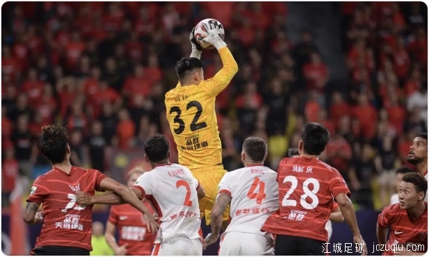 韦世豪破门后伤退 10人成都1-0亚泰继续领跑