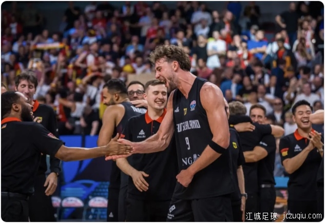 德国险胜土耳其夺欧洲杯冠军 施罗德荣膺MVP