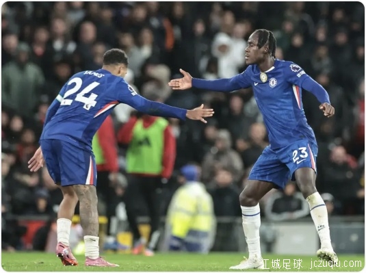 桑切斯第5分钟直红卡塞米罗破门+染红 曼联2-1切尔西