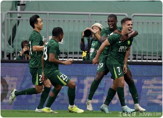 法比奥帽子戏法塞鸟传射 国安4-2大连英博止三连败 