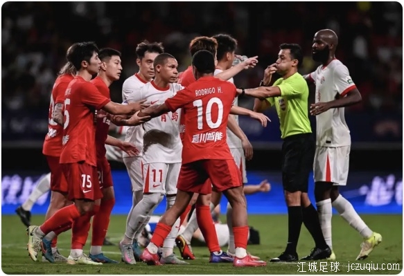 脱离降级区！中超-茹子楠世界波制胜 梅州1-0胜10人海牛 