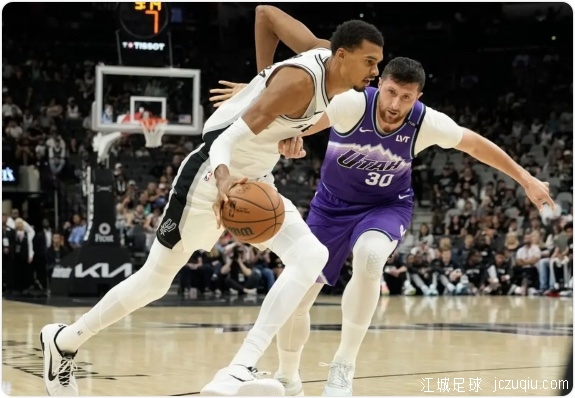 文班亚马22分7篮3助 马刺加时力克爵士