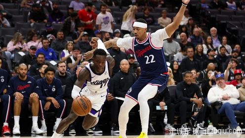 小萨15+14+5科林斯24分 快船击败国王 