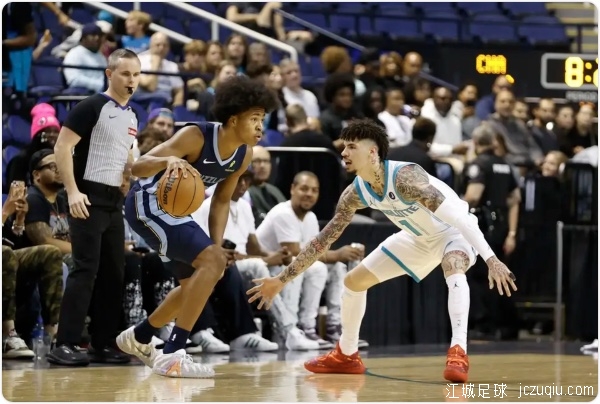 三球23+8布里奇斯29+10 黄蜂大胜灰熊