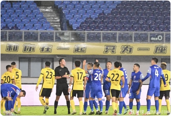 吴曦点射于汉超头球救主 申花2-1逆转胜9人西海岸 