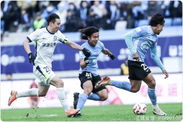 刘祝润马马杜中门框邓涵文伤退 大连英博0-0憾平三镇 