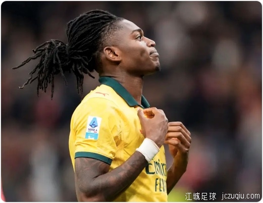 莱奥梅开二度 AC米兰2-1逆转佛罗伦萨登顶积分榜 