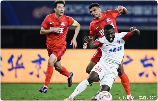 恩里克双响迪力穆拉提世界波 梅州半场连丢4球1-4玉昆