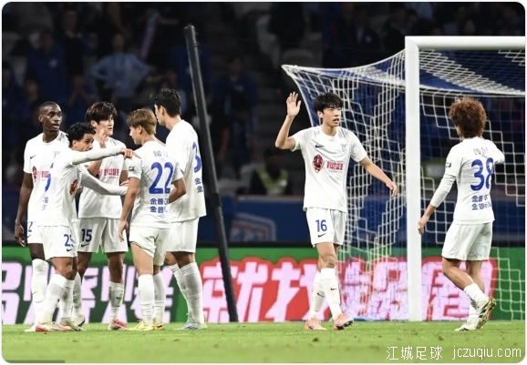 吴曦破门路易斯点球绝平 申花2-2英博距榜首2分 