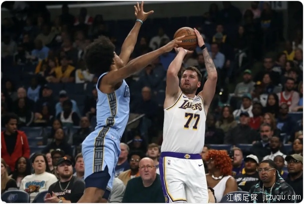 东契奇复出44+12+6 湖人逆转灰熊 莫兰特14中3仅8分