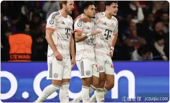 开季16连胜！十人拜仁2-1巴黎全胜领跑 迪亚斯双响+剪刀脚直红