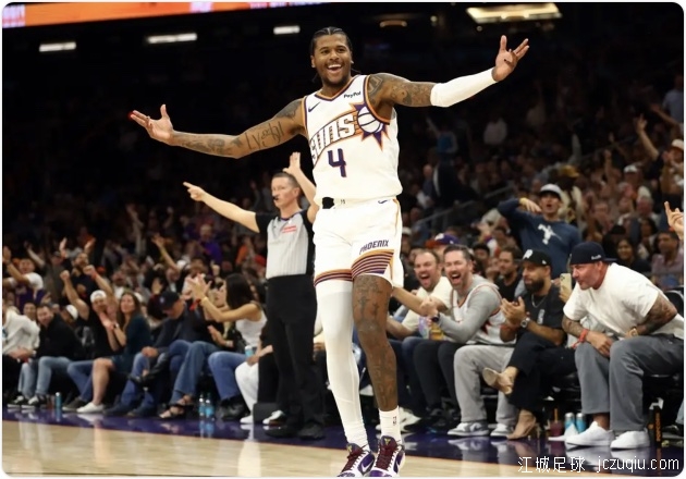 太阳击沉快船 杰伦-格林首秀29分 布克24+6+7 比尔14中2