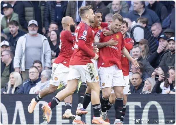 理查利森90分钟反超德利赫特读秒绝平 曼联2-2热刺 