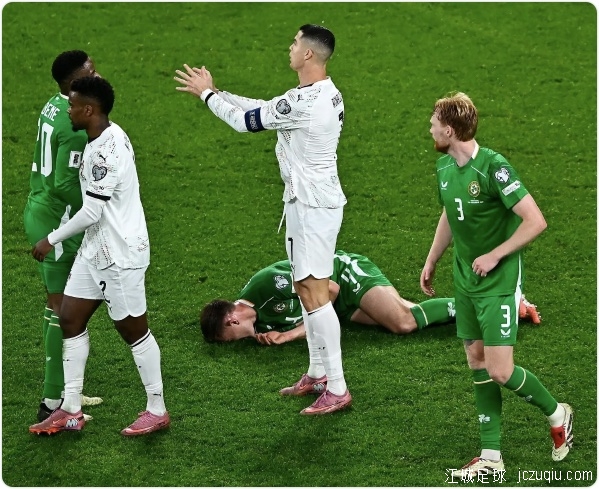 C罗肘击染红帕洛特双响 葡萄牙0-2无缘提前晋级 