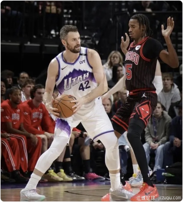 0.8秒三分准绝杀!马卡47分爵士双加时险胜公牛 吉迪26+12+13